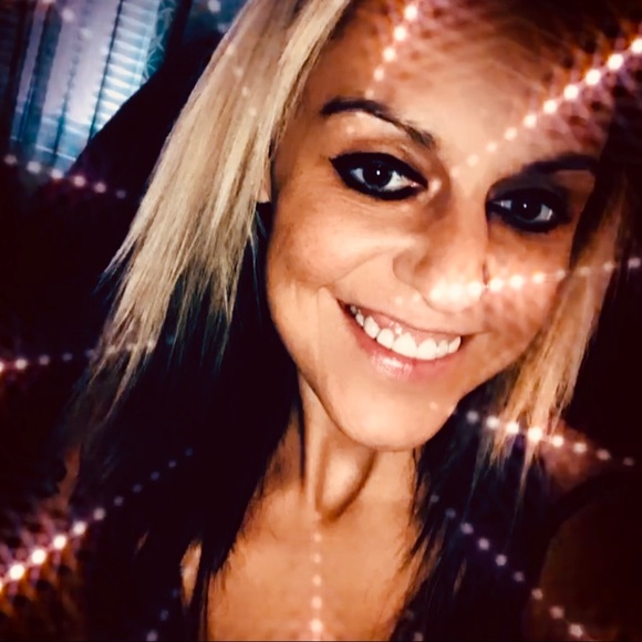 💜🐝Meet the Posher—🌟⭐️Stacy🐝💙 - Picture 1 of 8